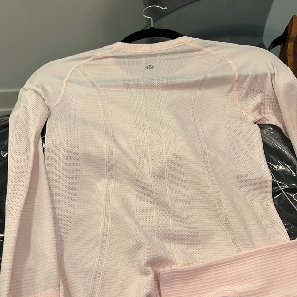 Brand new Lululemon swiftly, pale pink size 4 no tags - Picture 4 of 7